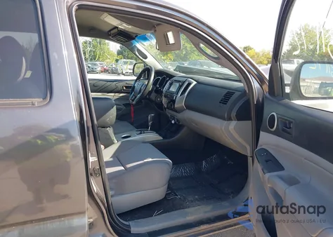 2013 Toyota Tacoma Base V6 z USA, uszkodzony, nr VIN 3TMLU4EN2DM129101